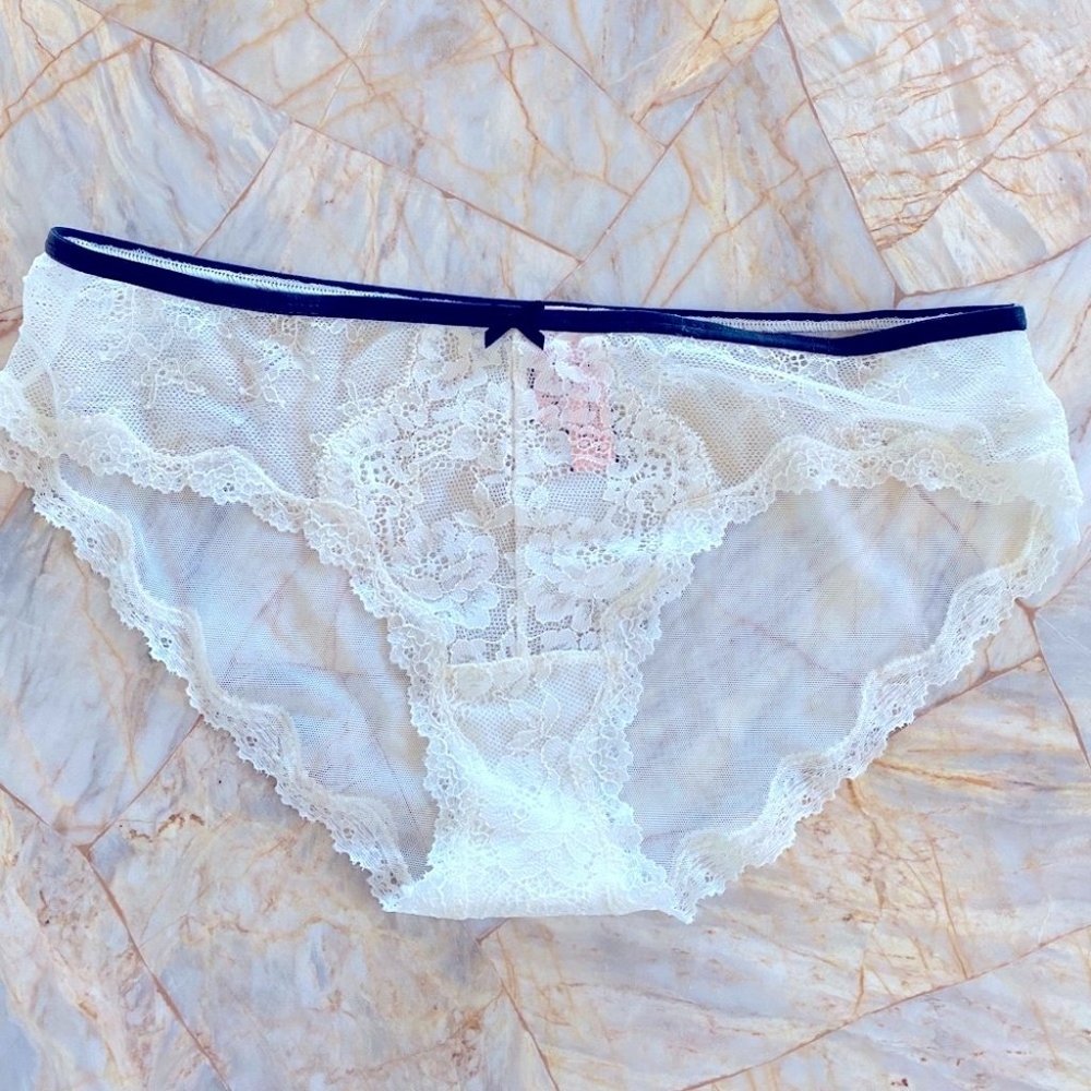 VS‎ Very Sexy White /Black Medium Bikini Panty Gorgeous